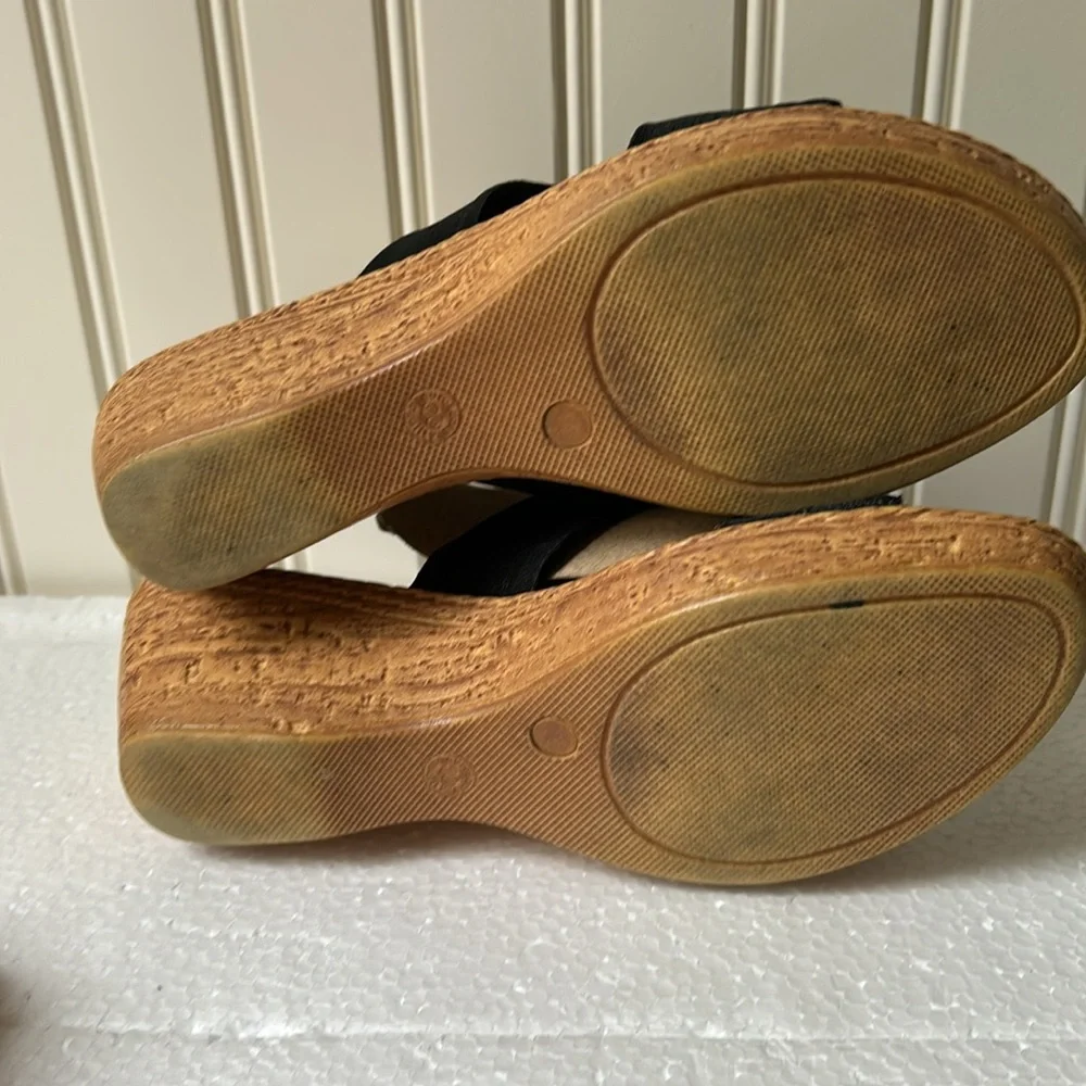 Italian Shoemaker women bejewel Cork Wedge 2.5” Heel suede insole size 8 black
